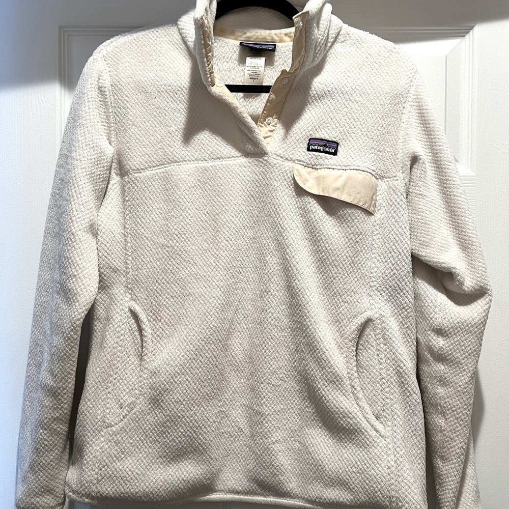 Large, white Patagonia womens quarter snap pullover in like-new condition